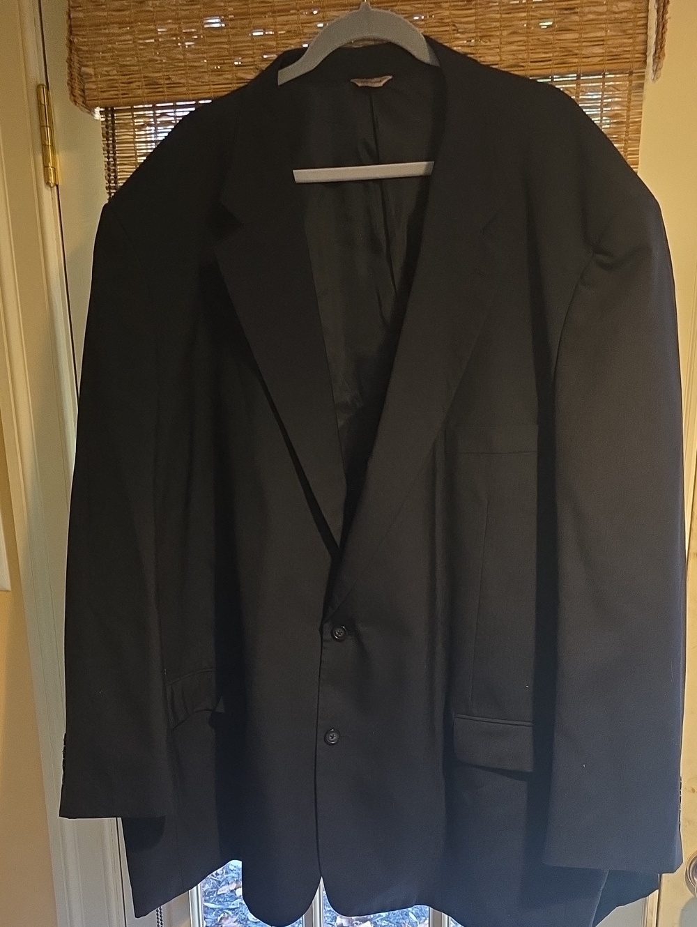 Classic Men's Black Suit Jacket - Elegant Single-Breasted Blazer